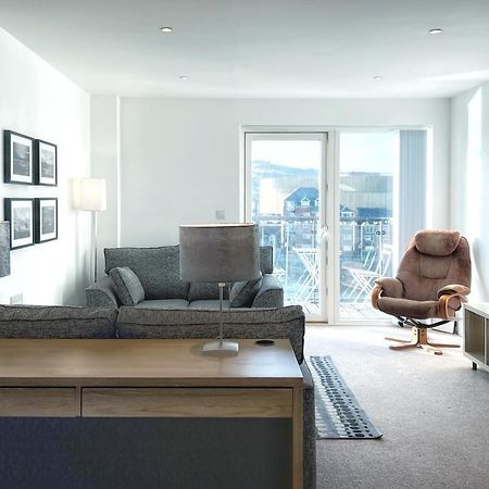 Elegant And Bright Seaside Apt In Swansea Marina Exterior photo