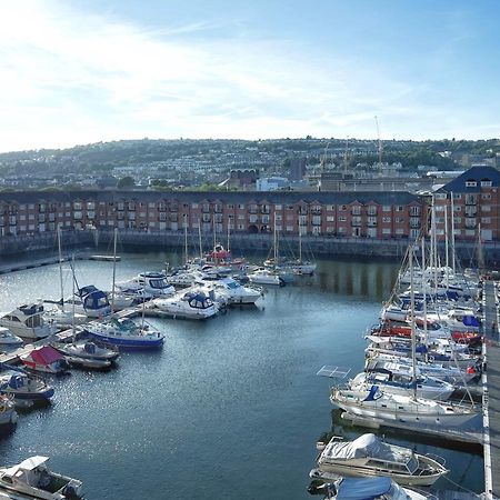 Elegant And Bright Seaside Apt In Swansea Marina Exterior photo