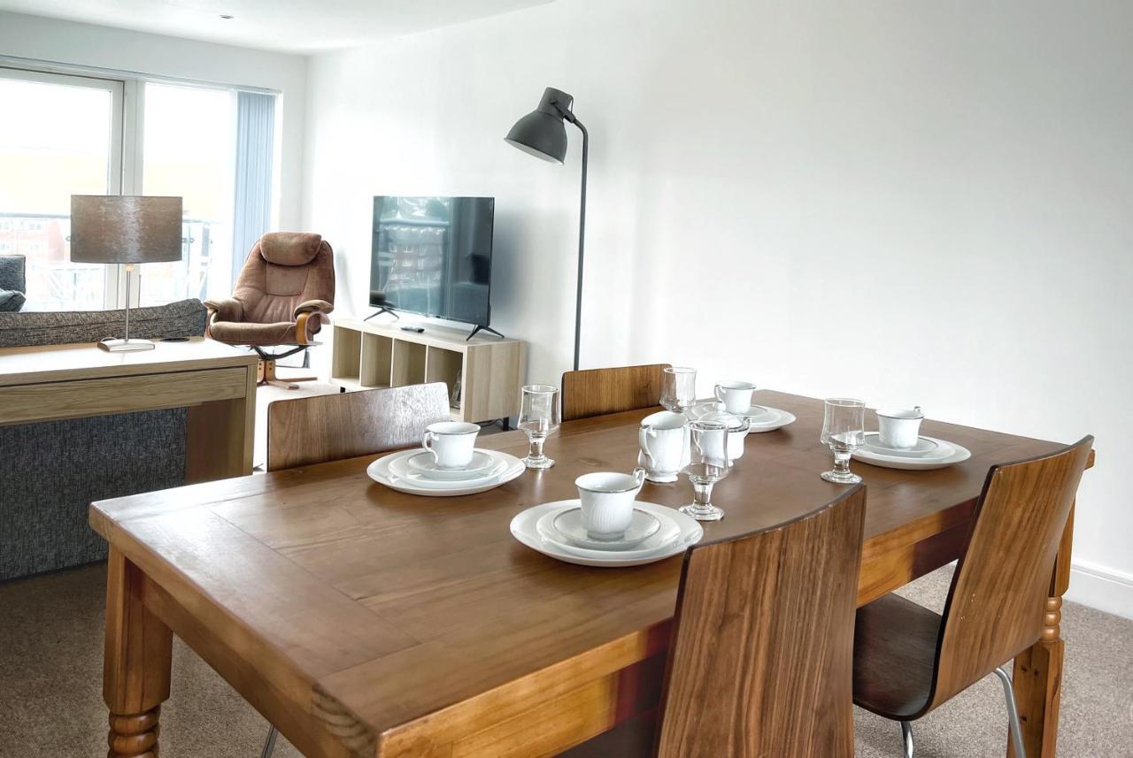 Elegant And Bright Seaside Apt In Swansea Marina Exterior photo