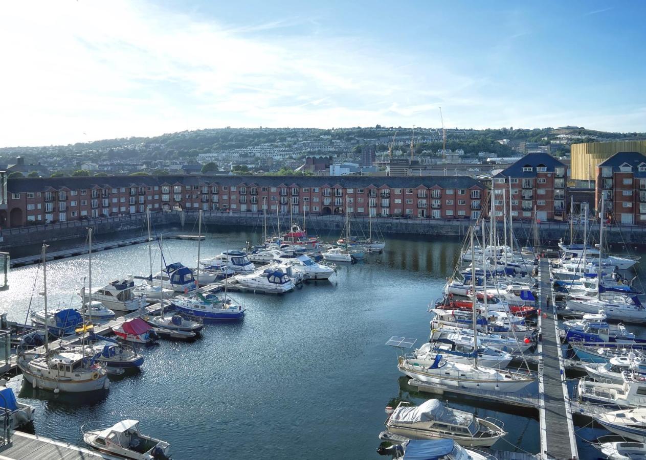 Elegant And Bright Seaside Apt In Swansea Marina Exterior photo