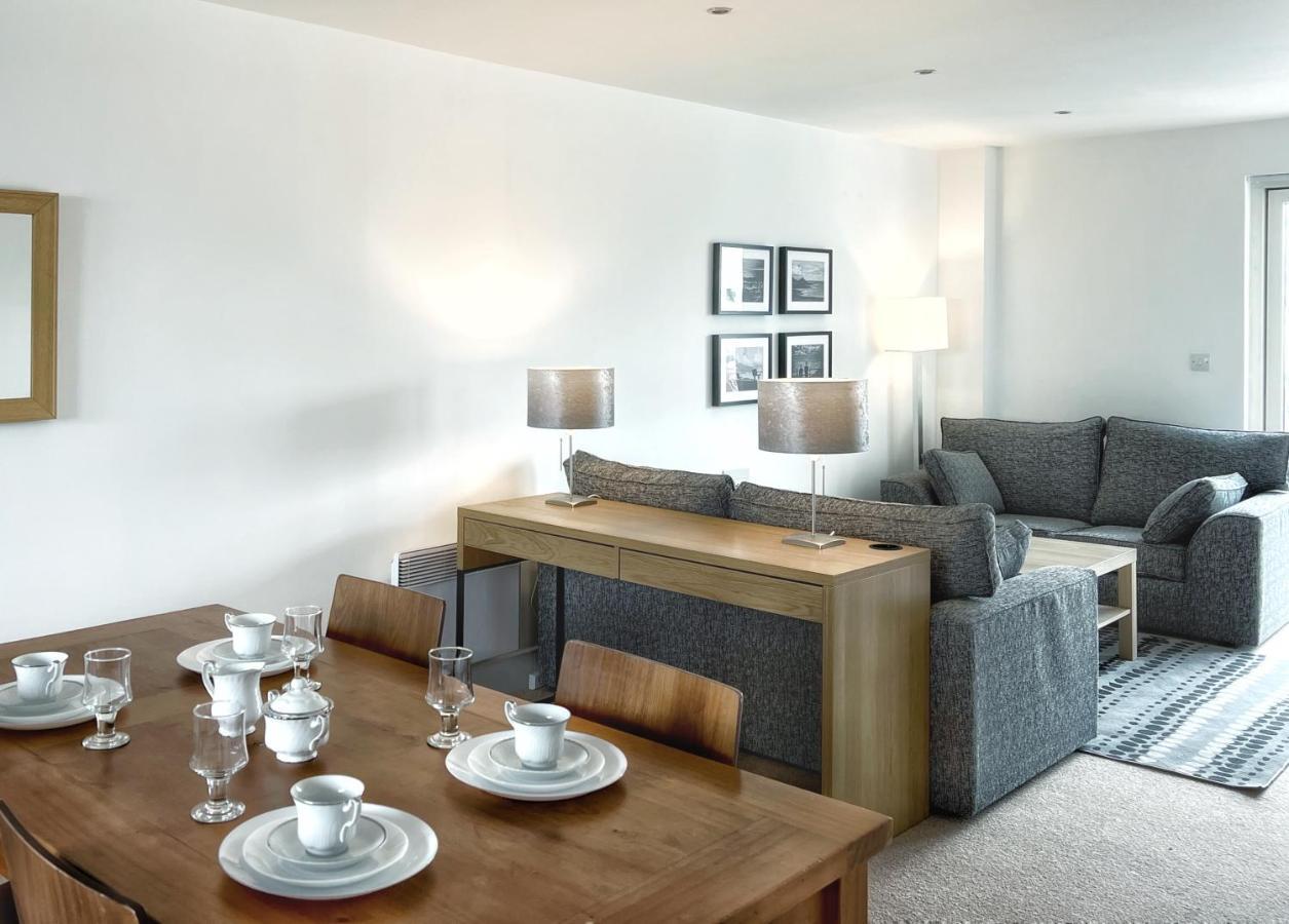 Elegant And Bright Seaside Apt In Swansea Marina Exterior photo