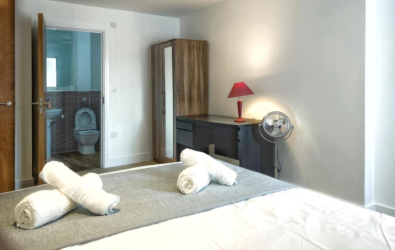 Elegant And Bright Seaside Apt In Swansea Marina Exterior photo