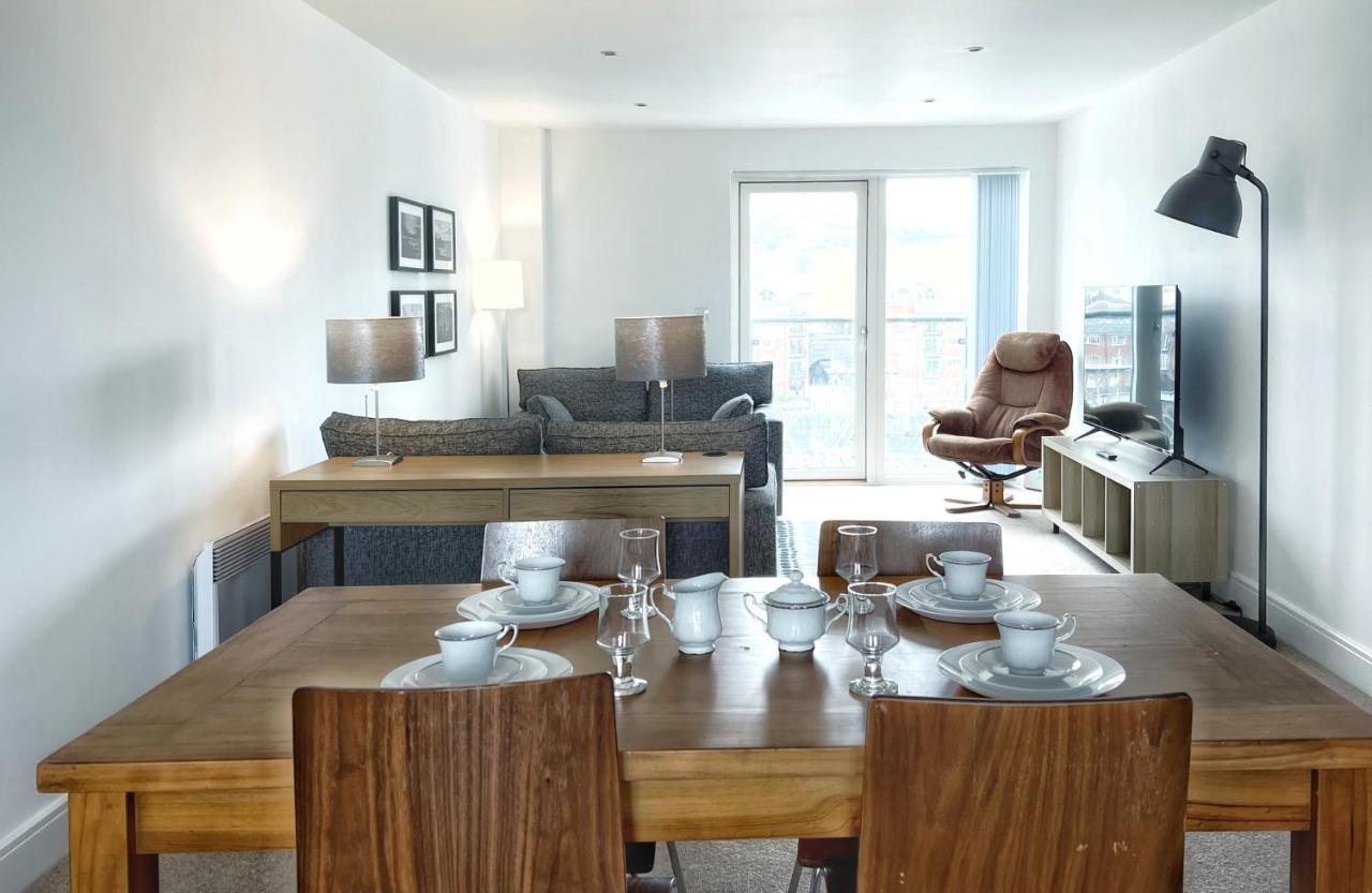 Elegant And Bright Seaside Apt In Swansea Marina Exterior photo