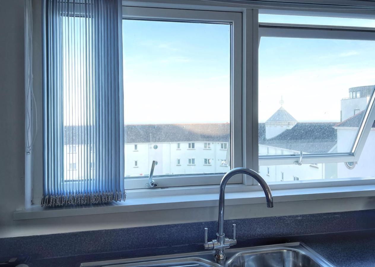 Elegant And Bright Seaside Apt In Swansea Marina Exterior photo