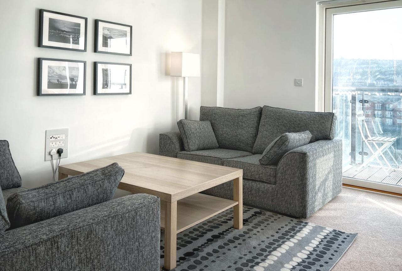 Elegant And Bright Seaside Apt In Swansea Marina Exterior photo