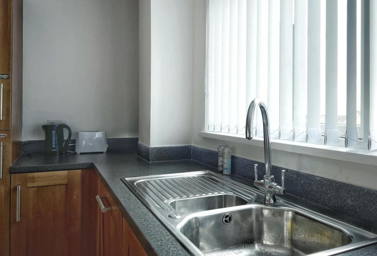 Elegant And Bright Seaside Apt In Swansea Marina Exterior photo